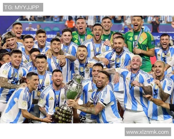 足球巨星归队再续辉煌 梅西C罗等传奇球员回归母队引发热议